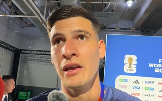 Orlando Gill em entrevista a jornalistas na zona mista após o jogo do Paraguai contra França