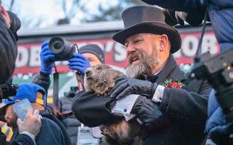 Celebrado todo dia 2 de fevereiro na cidade de Punxsutawney, nos Estados Unidos, o “Dia da Marmota” é marcado por um folclore local. A ideia é de que a marmota pode prever o tempo.