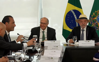 Presidente Lula participou de reunião com representantes da Stellantis nesta quarta-feira, 22