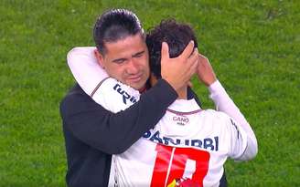 Pai e filho se emocionam após duelarem no Uruguai.
