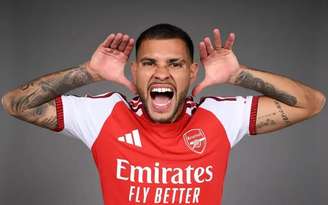 Bruno Guimarães foi anunciado pelo Arsenal neste sábado