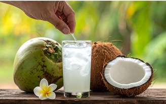 Água de coco faz bem aos rins? / Canva