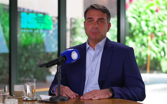 Flávio Bolsonaro (PL) foi entrevistado pelo programa Domingo Espetacular, da Record, neste domingo, 30