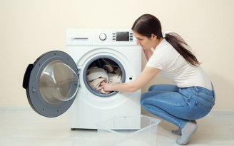 Por que sua máquina de lavar roupas deve ser limpa regularmente / Canva