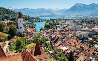 Conheça as cidades de Thun e Interlake: passeios imperdíveis pelos Alpes da Suíça.