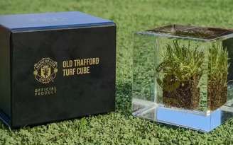 Pedaço de grama do Old Trafford é vendido pelo United por R$ 850
