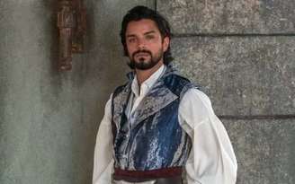 No ar como Omar em 'A Nobreza do Amor', Rodrigo Simas estrelará próxima novela das 19h