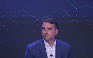 O senador Flávio Bolsonaro (PL) fugiu para os Estados Unidos