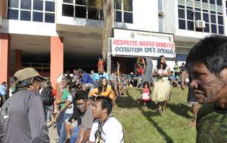 <p>Índios mundurukus acampados na sede da Funai reivindicam consulta prévia antes da construção de usinas hidrelétricas na região amazônica</p>