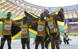 <p>Jamaicanos comemoram o ouro conquistado na última prova do Mundial</p>