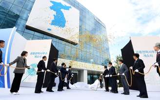 Cerimônia de inauguração de escritório de intermediação das Coreias do Sul e do Norte em Kaesong 14/09/2018 Yonhap via Reuters