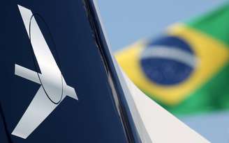 Logo da Embraer durante feira em São Paulo
14/08/2018 REUTERS/Paulo Whitaker