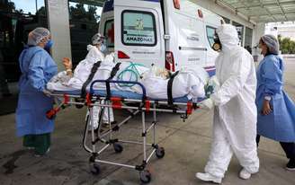 Paciente é transferido em Manaus em meio à pandemia de covid-19
14/01/2021
REUTERS/Bruno Kelly