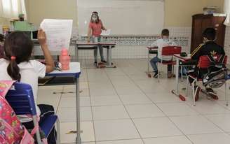 Alunos de escolas de comunidades rurais de Campo Mourão, na Região Centro-Oeste do Paraná, retornaram as aulas presenciais com distanciamento