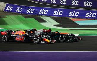 O duelo entre Lewis Hamilton e Max Verstappen em Jedá 