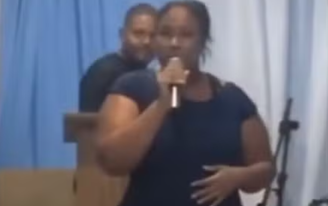Aryana Medeiros descobriu o envolvimento de marido com uma fiel da igreja e, durante um culto religioso, decidiu expor o caso