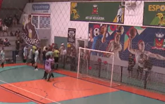 Técnico agride árbitro auxiliar em campeonato de futsal