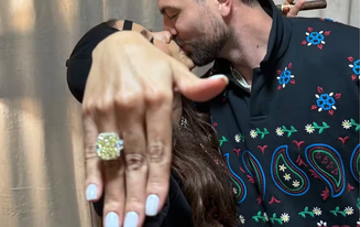 Anitta noiva? Cantora aparece com anel em postagem de J Balvin