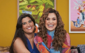 Giulia Costa e sua mãe, Flávia Alessandra, apresentam um podcast juntas, o 'Pé no Sofá Pod'