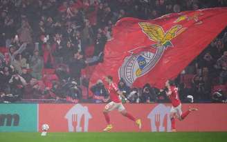 Pavlidis comemorando um dos gols do Benfica 