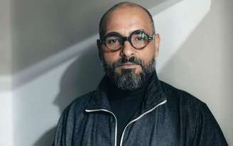 Michel Alcoforado estreia 'Coisa de Rico' no teatro