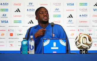 Konaté em entrevista coletiva antes de partida da França