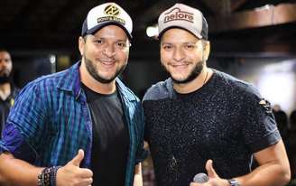 Os irmãos Renner e Ronner Salles da Cunha, do Trio Zero Bala, foram atropelados no Rio.