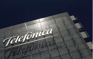 <p>Logo da Telefônica na sede da companhia em Madri</p>