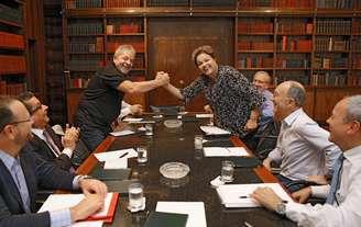 A presidente Dilma Rousseff se reuniu com o ex-presidente Lula no palácio do Alvorada