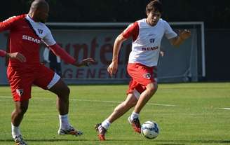 <p>Kaká treina bem no São Paulo e pode estrear no domingo</p>