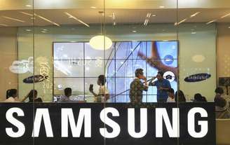 <p>Samsung enfrenta a concorrência direta da Apple no mercado de smartphones, mas também é assediada Huawei e Lenovo</p>