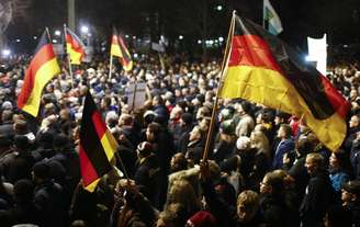 Em paralelo se formou uma contramanifestação, também com milhares de participantes, sob o lema "Dresden para todos" e pedindo solidariedade com os imigrantes e os peticionários de asilo