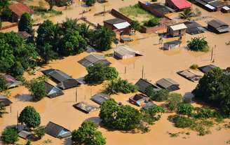 <p>Em Rio Branco cheia do rio afetou 75 mil pessoas</p>