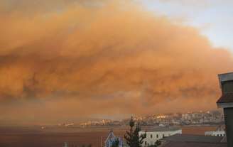 <p>O incêndio começou na sexta-feira em uma área de pastagens e bosque de pinheiros de difícil acesso</p>