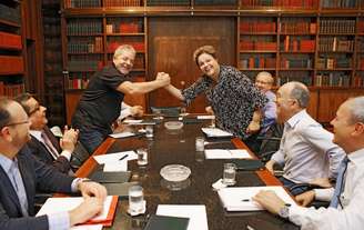 João Santana (segundo da esquerda para a direita) em reunião de Lula e Dilma