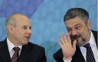 Mantega e Palocci durante reunião em Brasília
 26/4/2011    REUTERS/Ueslei Marcelino 