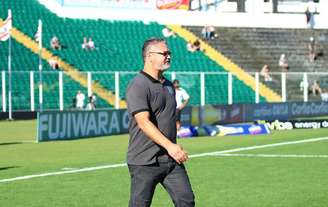 Figueirense anuncia a saída do técnico Rogério Micale.