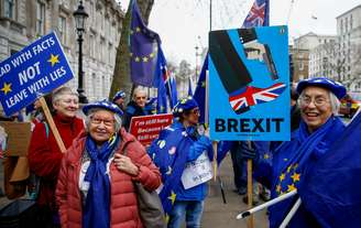 Manifestantes anti-Brexit protestam em frente a Downing Street, em Londres
08/01/2020
REUTERS/Henry Nicholls
