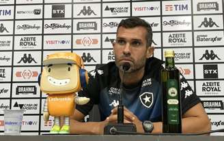 Auxiliar técnico vai comandar Botafogo na estreia (Foto: Divulgação Twitter/Botafogo)