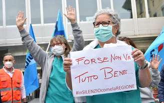 Profissionais da saúde protestam em Turim, na Itália