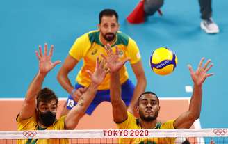 Lucão (de máscara) em partida contra o Comitê Olímpico Russo