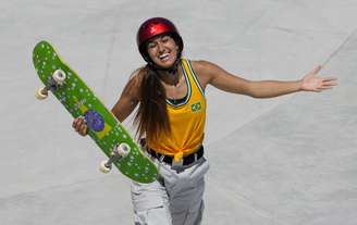 Dora Varella sorri após a sua apresentação na final do skate park em Tóquio