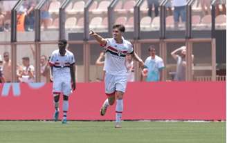 Andrade comemora gol do São Paulo na final da Copinha de 2025