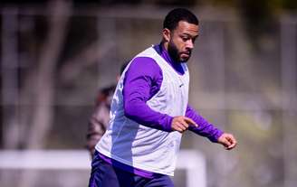 Memphis Depay reclamou da postura dos dirigentes corinthianos