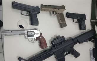 Réplicas de armas de fogo foram apreendidas em comunidade de Salvador