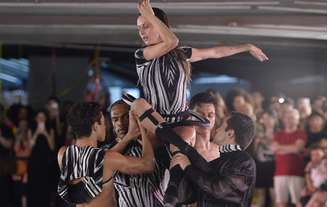 Desfile Lebenites + Cisne Negro 