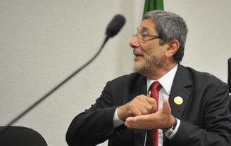 A CPI da Petrobras no Senado ouve o ex-presidente da estatal José Sergio Gabrielli