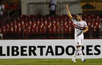 <p>Alexandre Pato festeja sua boa atuação na Libertadores; São Paulo goleou o Danubio no Morumbi</p>