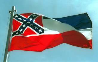 Bandeira do estado norte-americano Mississippi com o emblema dos confederados