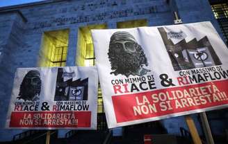 Manifestação de solidariedade em Milão ao prefeito de Riace, Mimmo Lucano